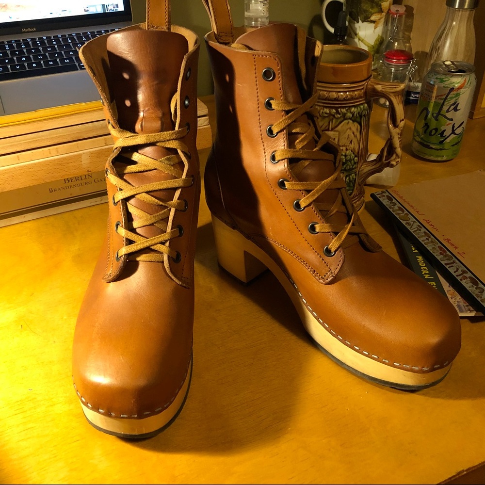 SOLD Lace Up Plateau Tan Hasbeens Wood Clog
